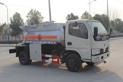 東風(fēng)小型1.9立方易燃液體罐式運輸車 