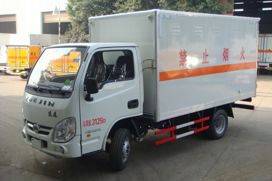 3米躍進(jìn)氣瓶廂式危險品車(國五)
