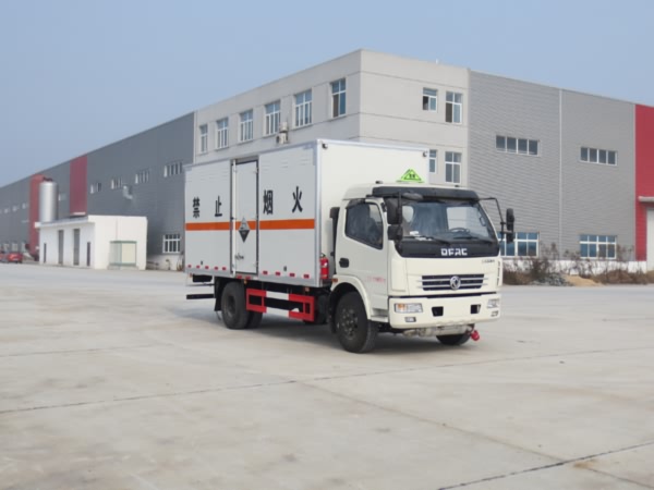東風(fēng)多利卡腐蝕性物品廂式運輸車 