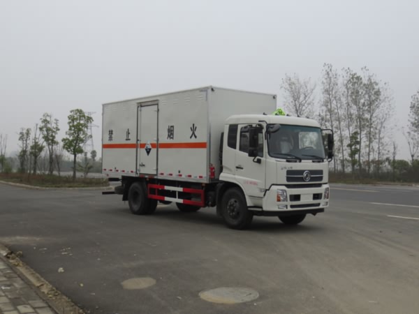 東風(fēng)天錦腐蝕性物品廂式運輸車 