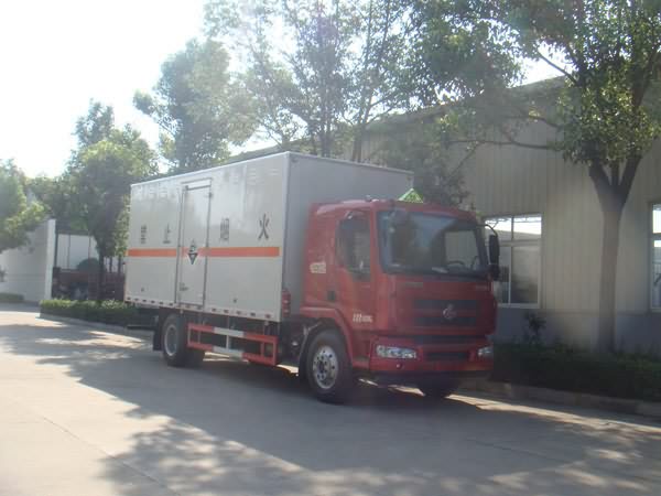 東風(fēng)天錦腐蝕性物品廂式運輸車