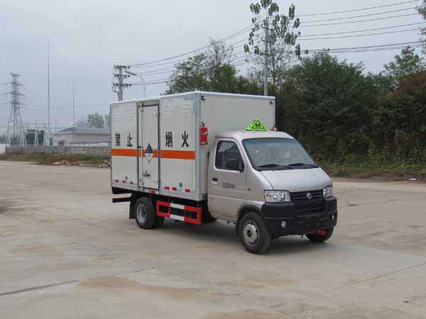 國(guó)五東風(fēng)小型3.35米9類危險(xiǎn)品運(yùn)輸車